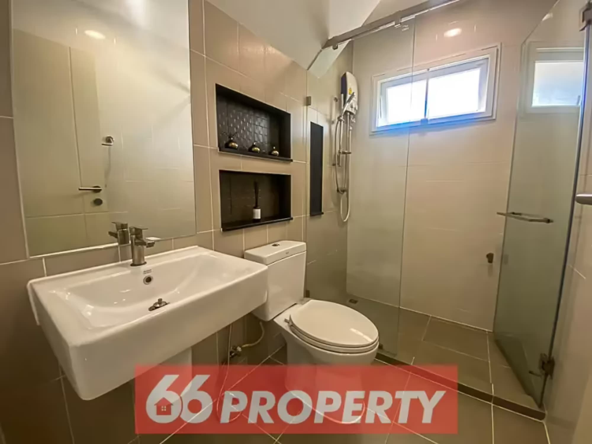 4 Bedroom House - Image 14