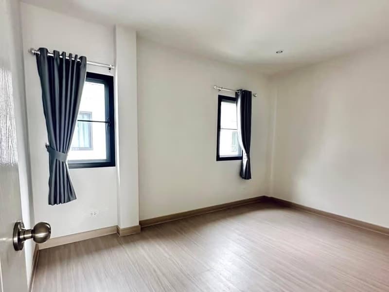 4 Bed House for Rent in San Kamphaeng