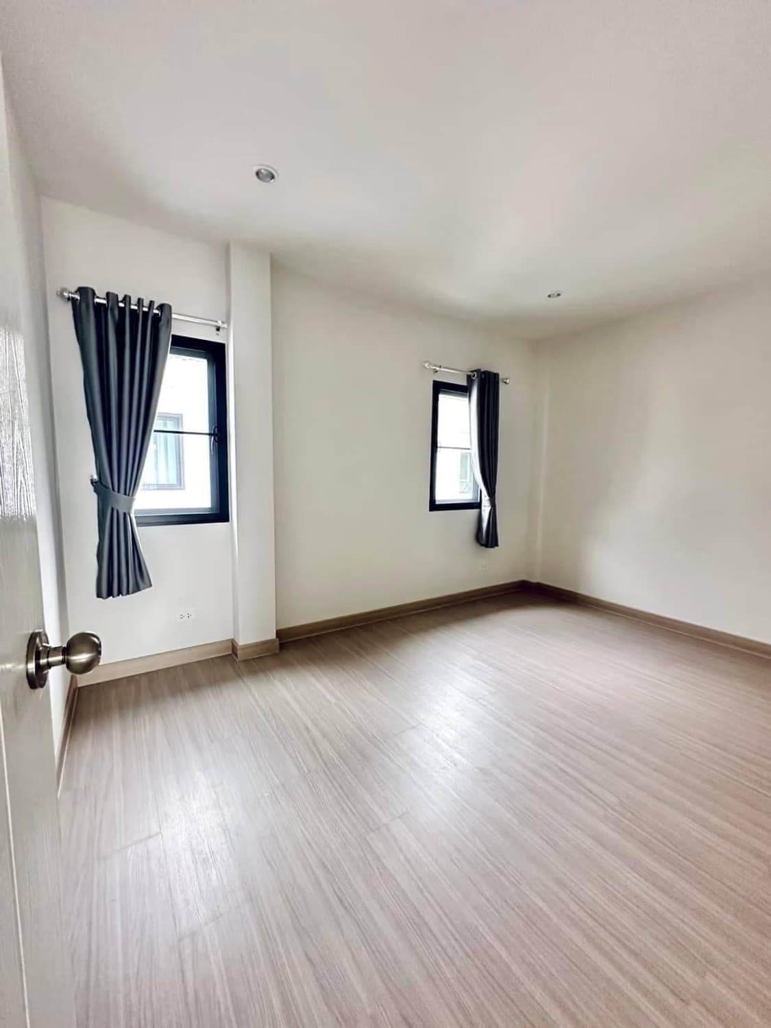 4 Bed House for Rent in San Kamphaeng - Image 5