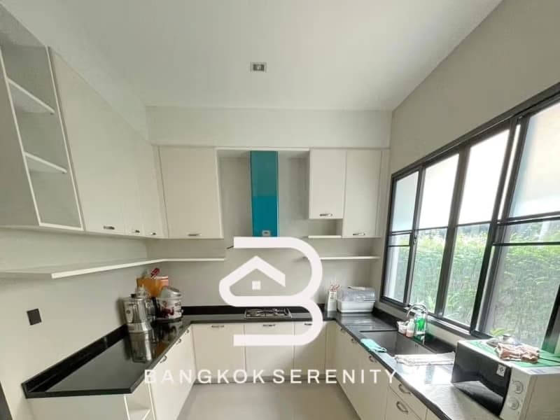 4 Bed House for Rent and Sale in Mueang Samut Prakan