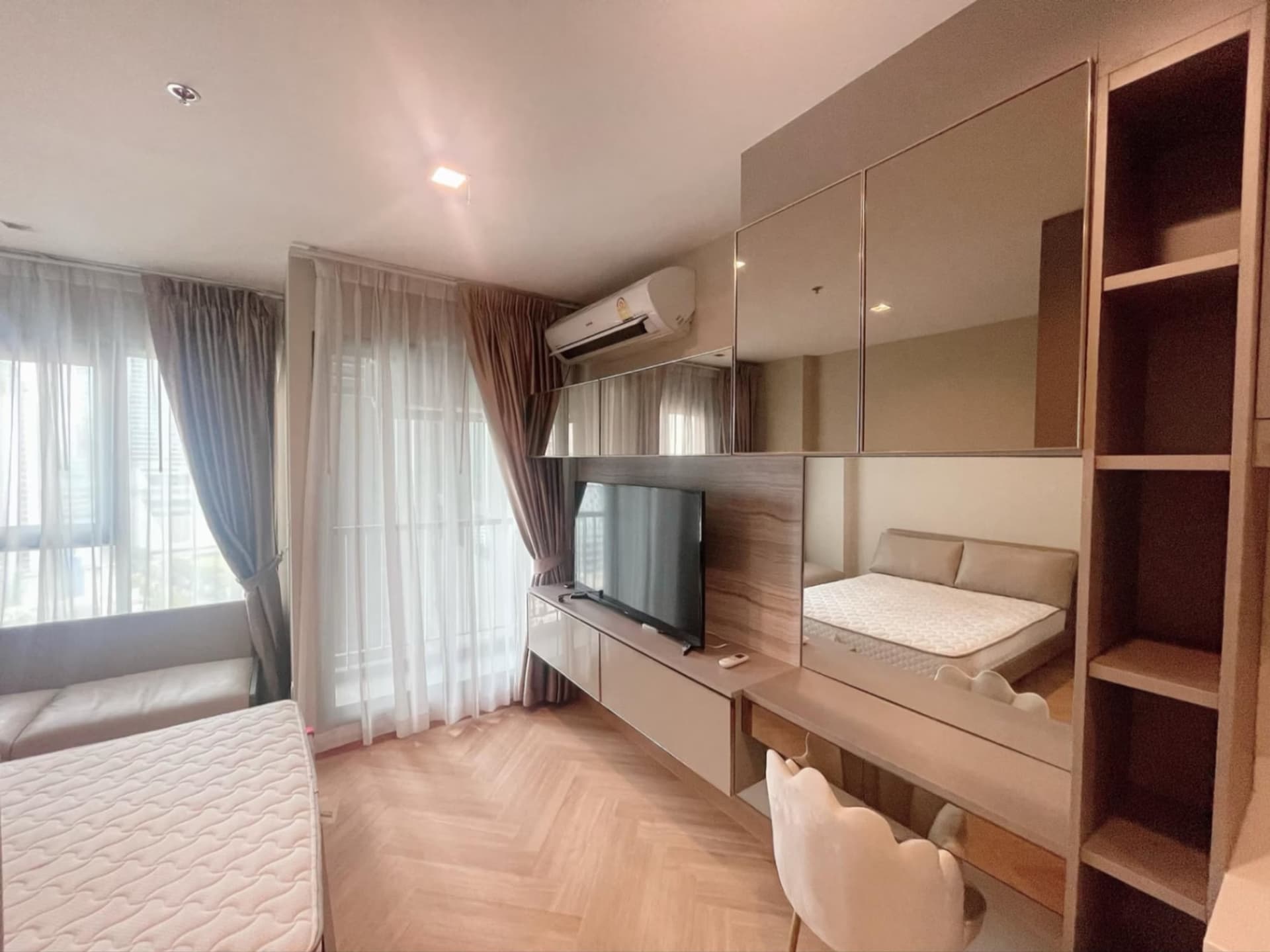 Studio Condo for Sale in Pathum Wan - Image 2