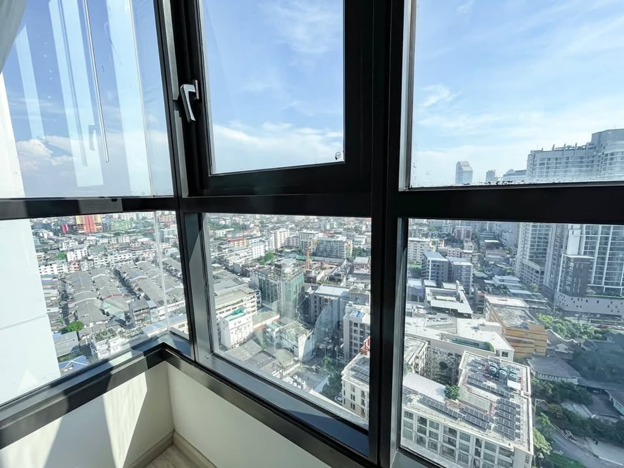 1 Bed Condo for Sale in Huai Khwang - Image 8