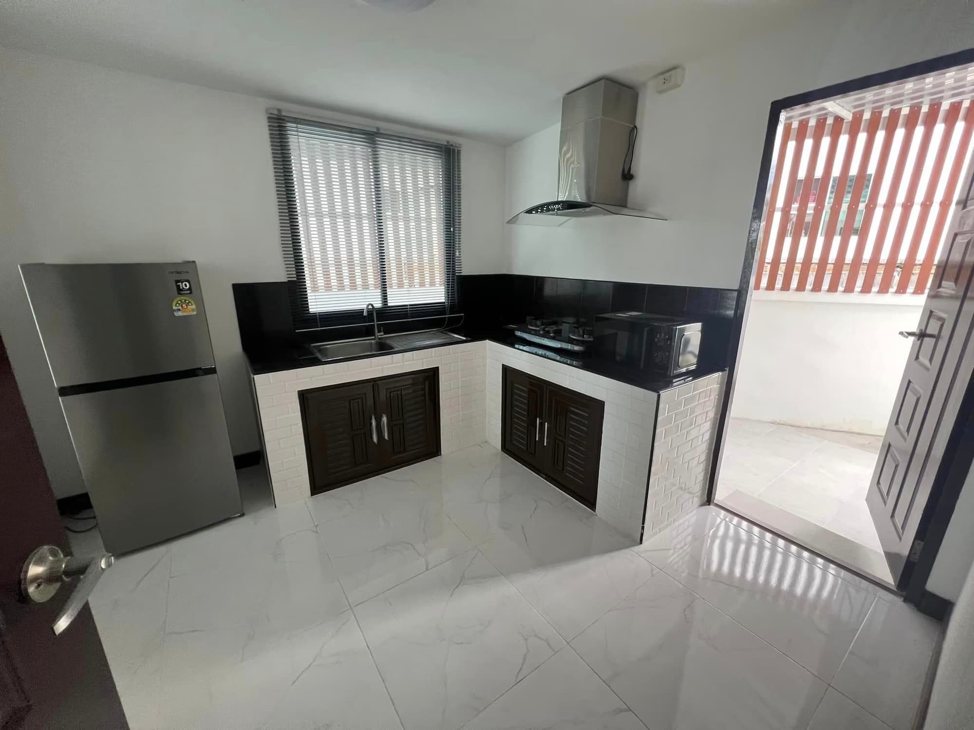 3 Bed House for Rent in Hang Dong - Image 3