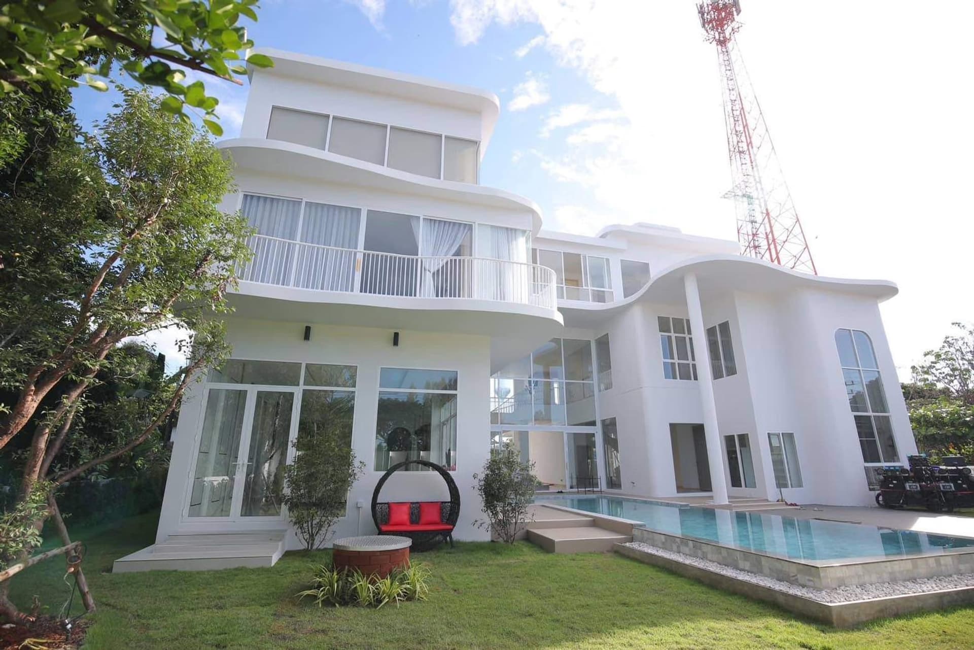 6 Bed House for Sale in Saraphi District - Image 25