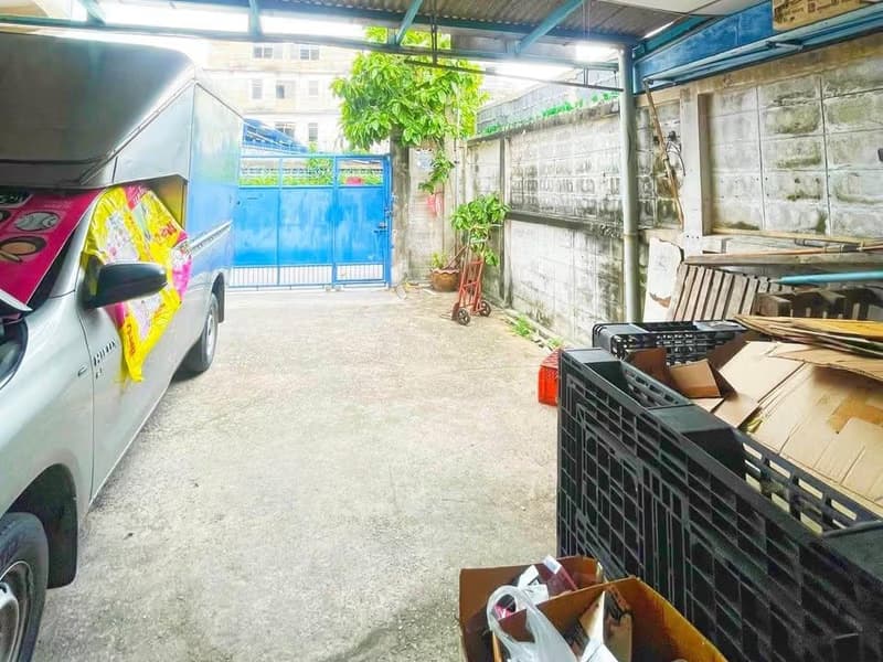 8 Bed House for Sale in Mueang Samut Prakan