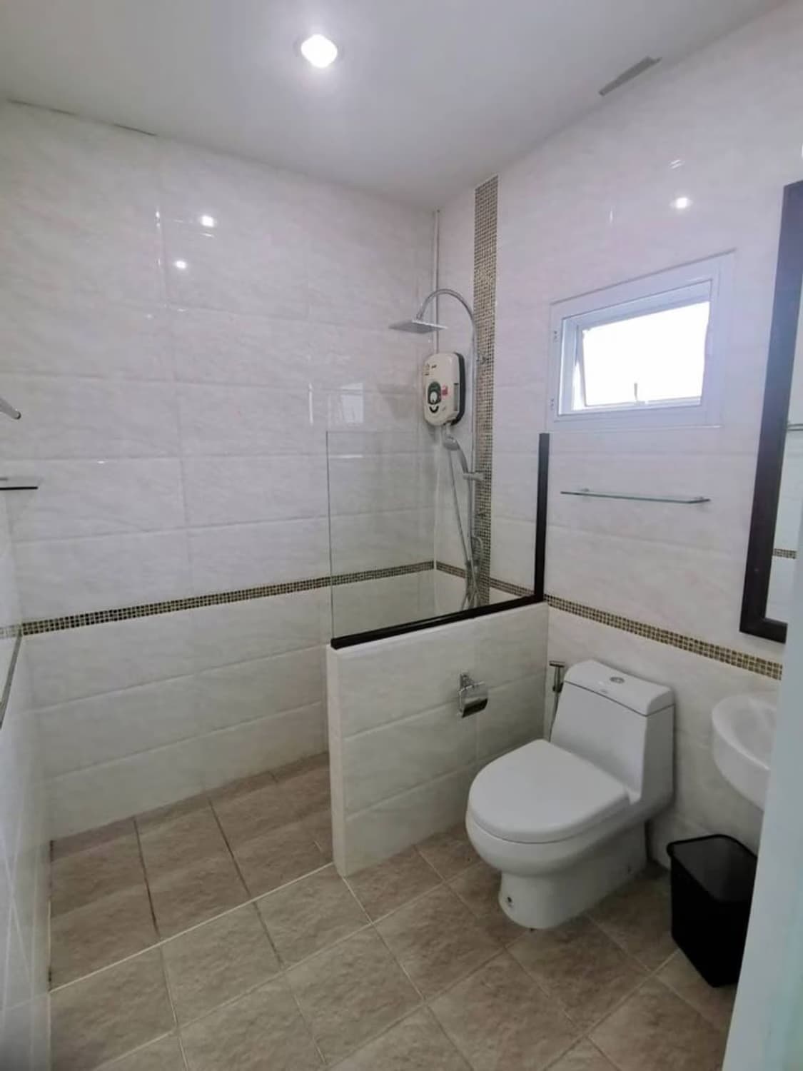 6 Bed House for Rent in San Sai - Image 6