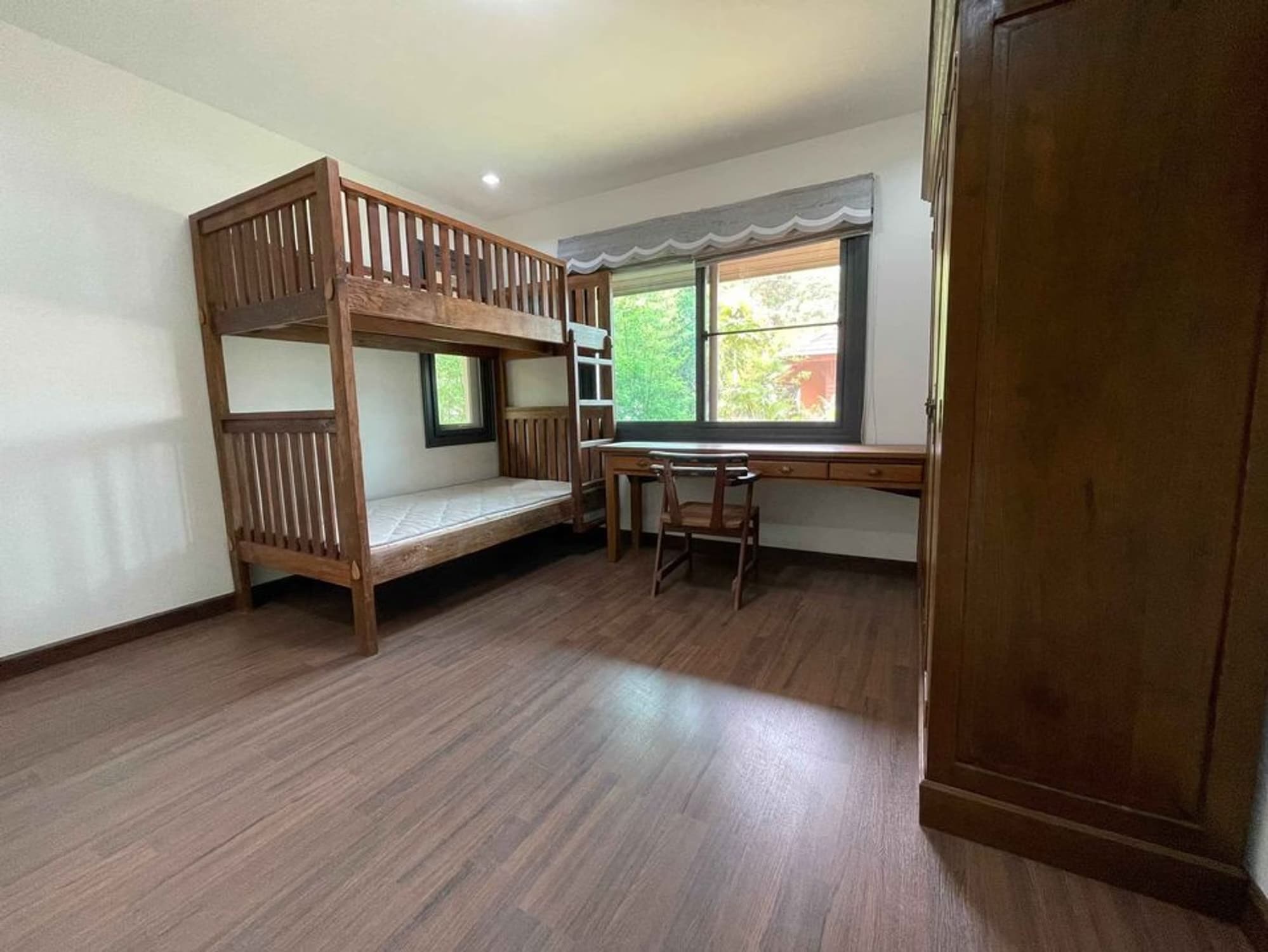 4 Bed House for Rent in Hang Dong - Image 12