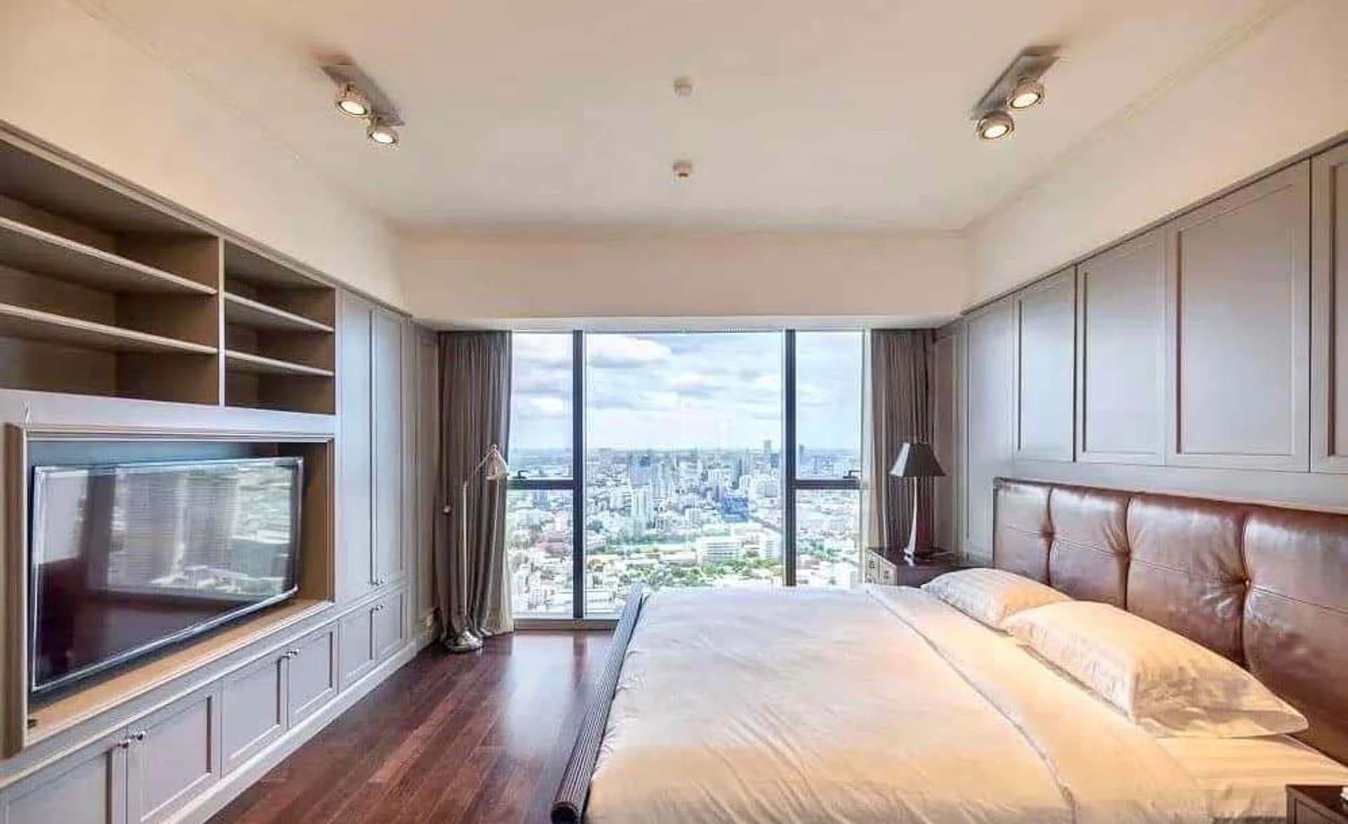 4 Bed Condo for Rent in Sathon - Image 18