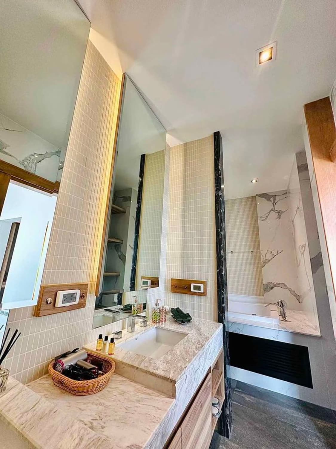 5 Bed House for Rent in Hang Dong - Image 14