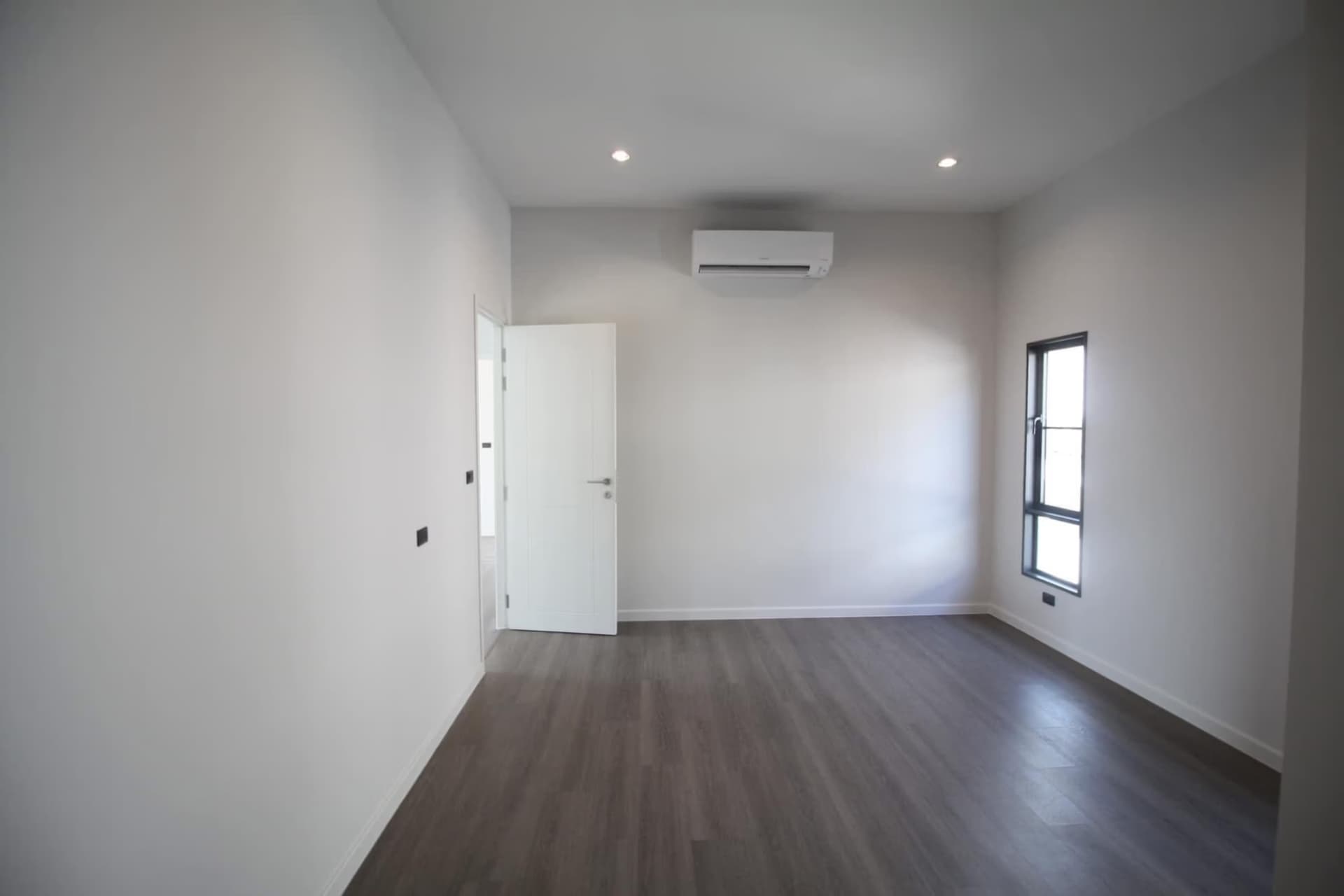 5 Bed House for Rent in Bang Phli District - Image 8