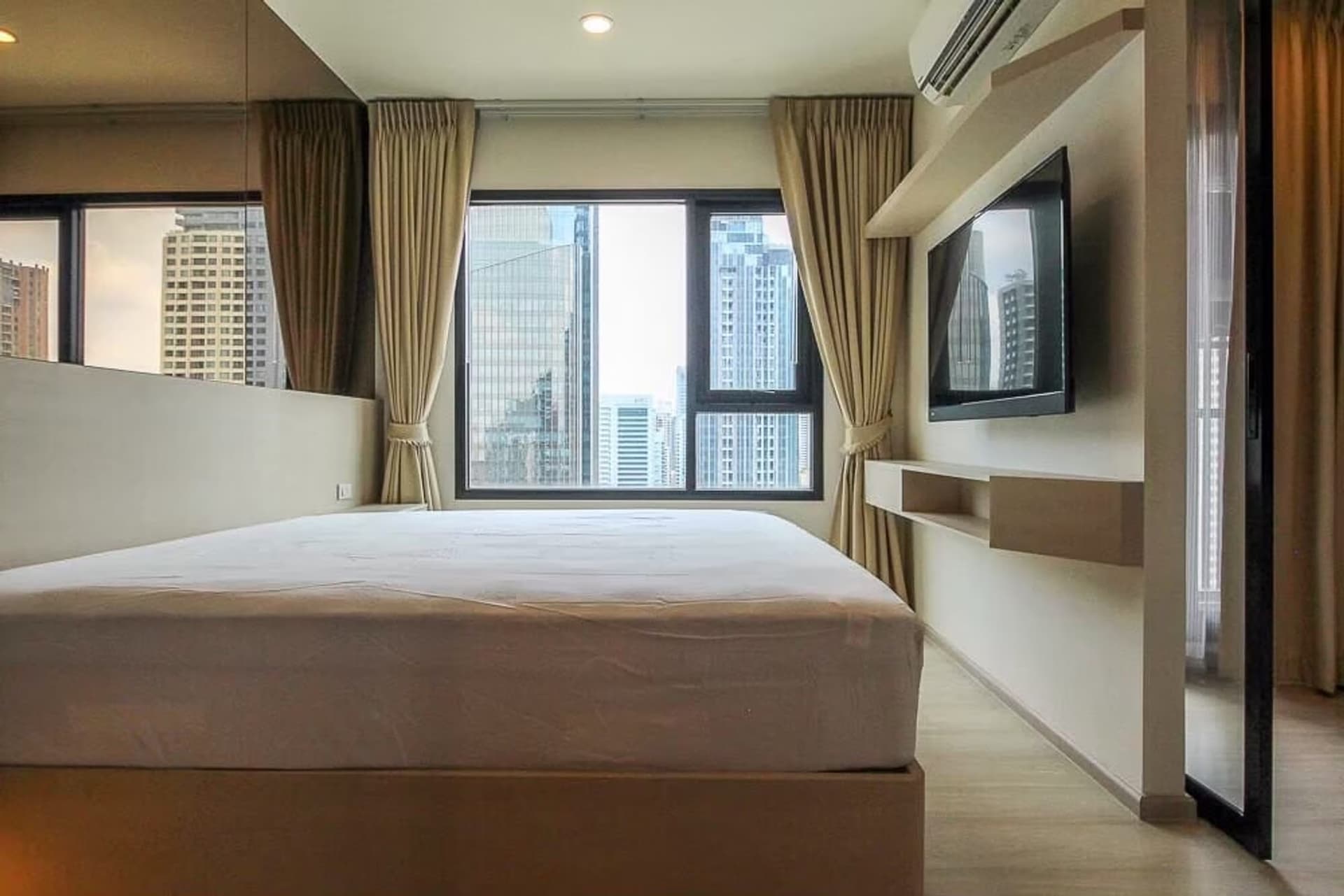 Condo for Rent at Life Asoke - Image 10