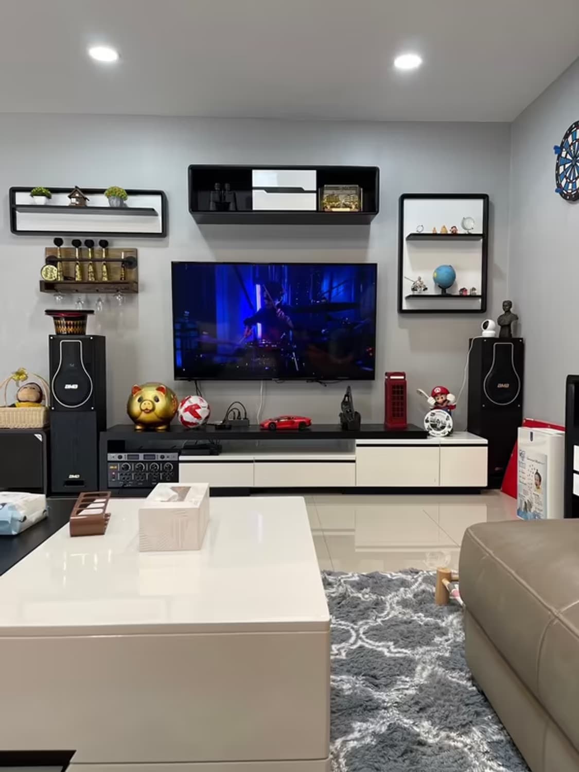 7 Bedroom House - Image 21