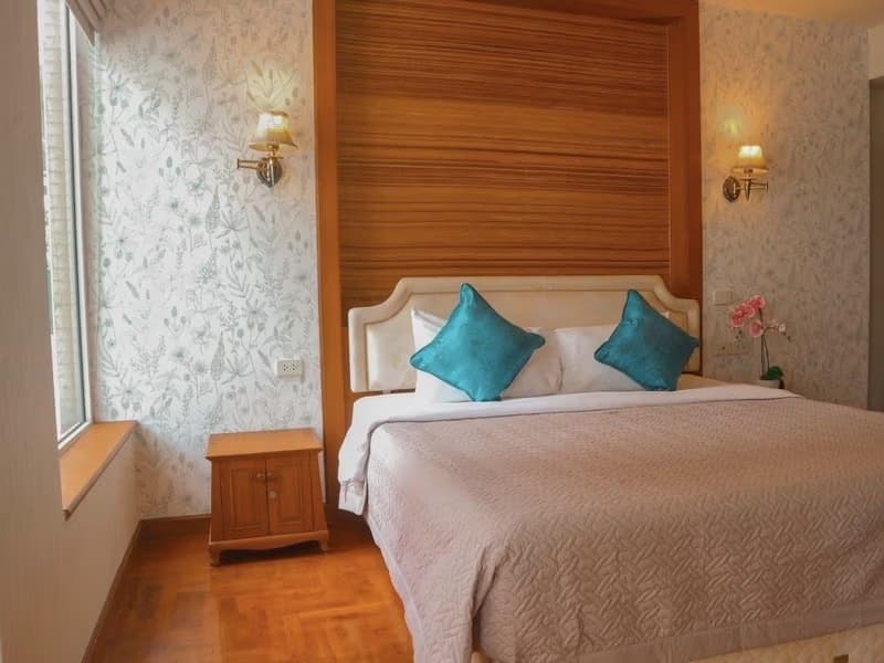 Condo for Rent at Langsuan Ville 