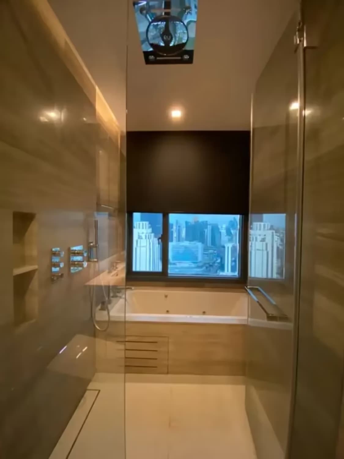 Q1 Sukhumvit Condo by Q House - Image 35