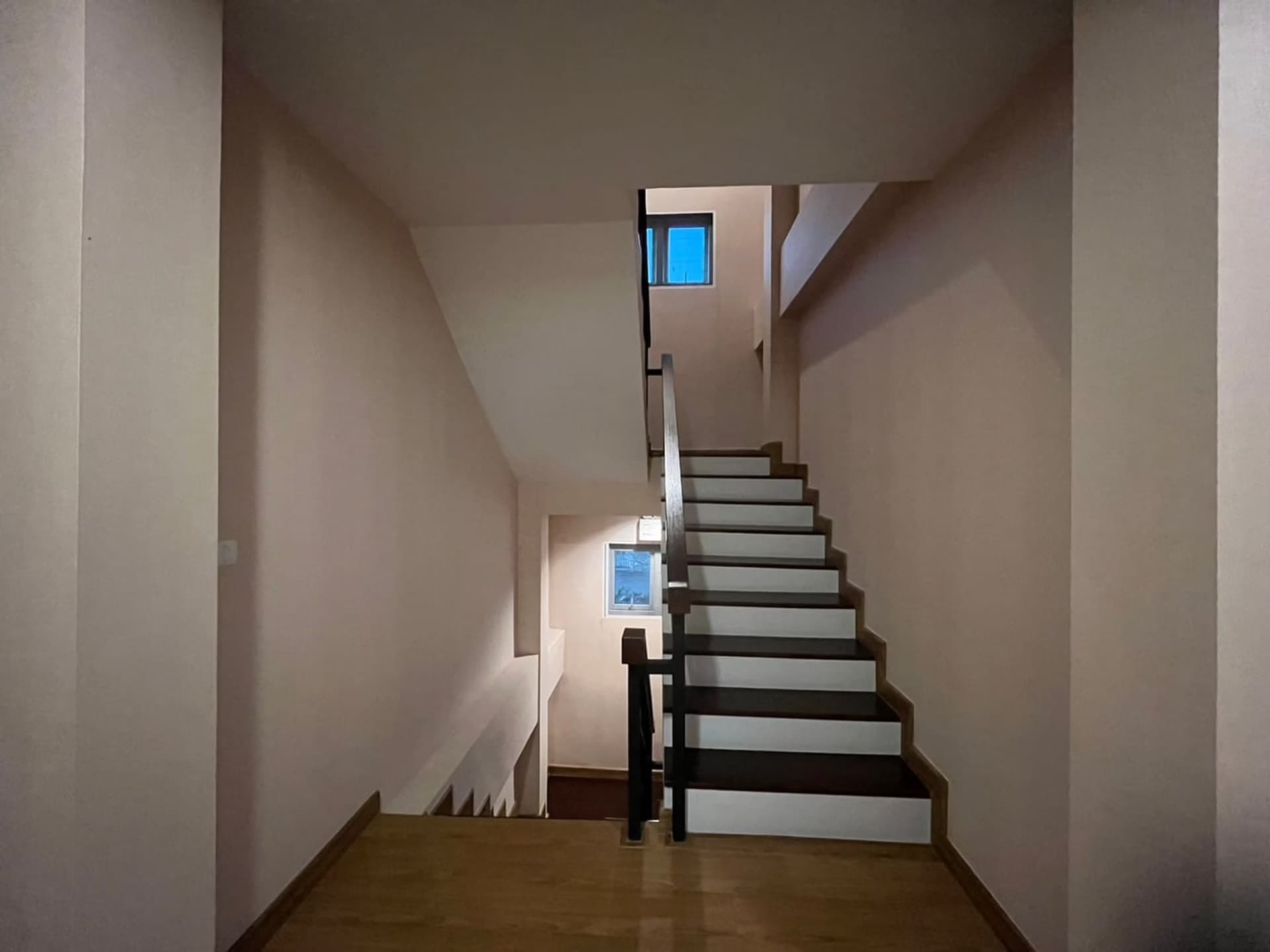  - Image 8