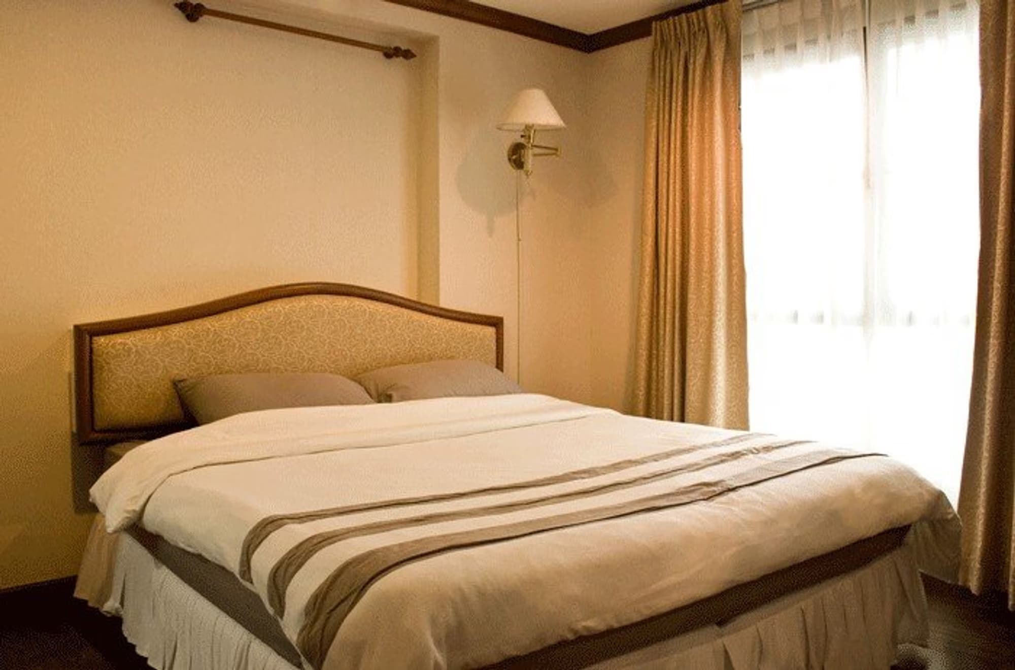 1 Bed Condo for Sale  Near Sala Daeng BTS - Image 1