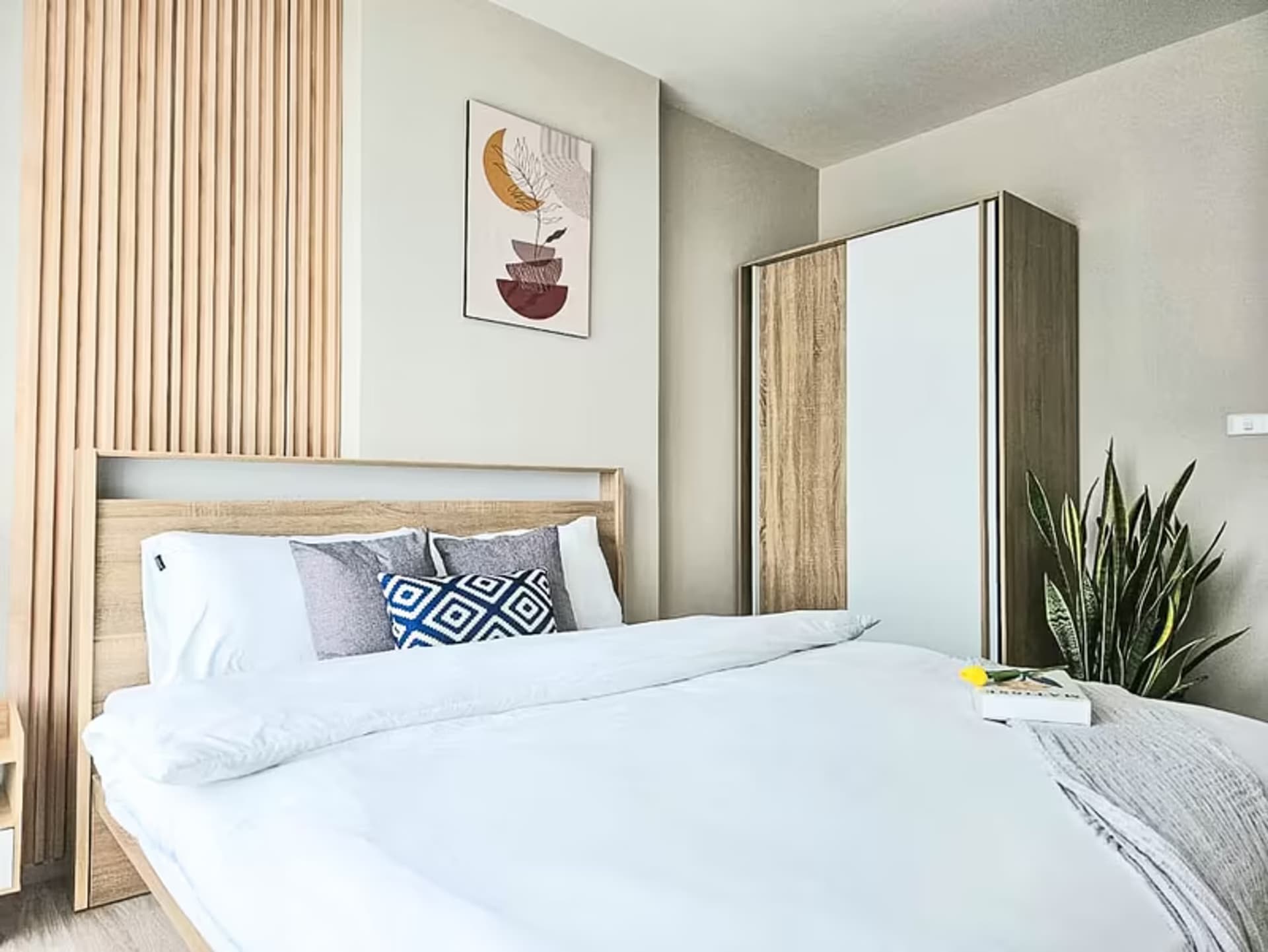 1 Bedroom Condo - Image 1