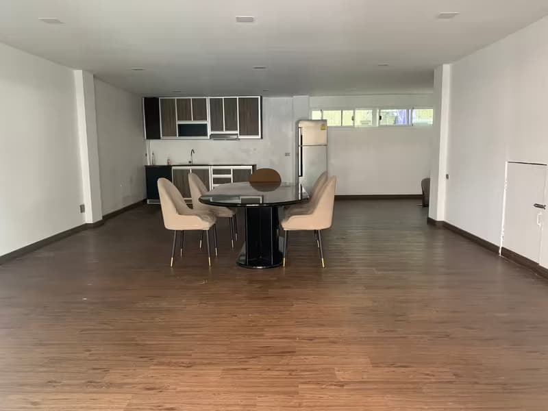 4 Bed - Townhouse FOR RENT in Thong Lor 