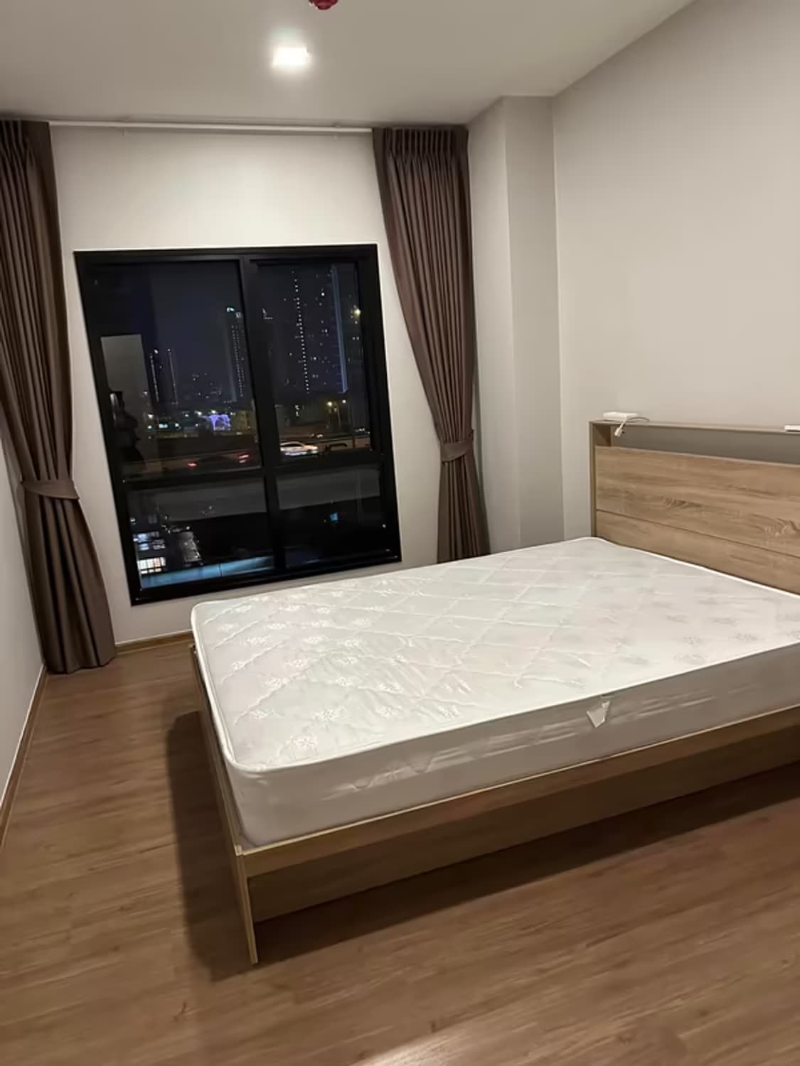 Condo for Sale at Metris Rama9 - Ramkhamheang - Image 6