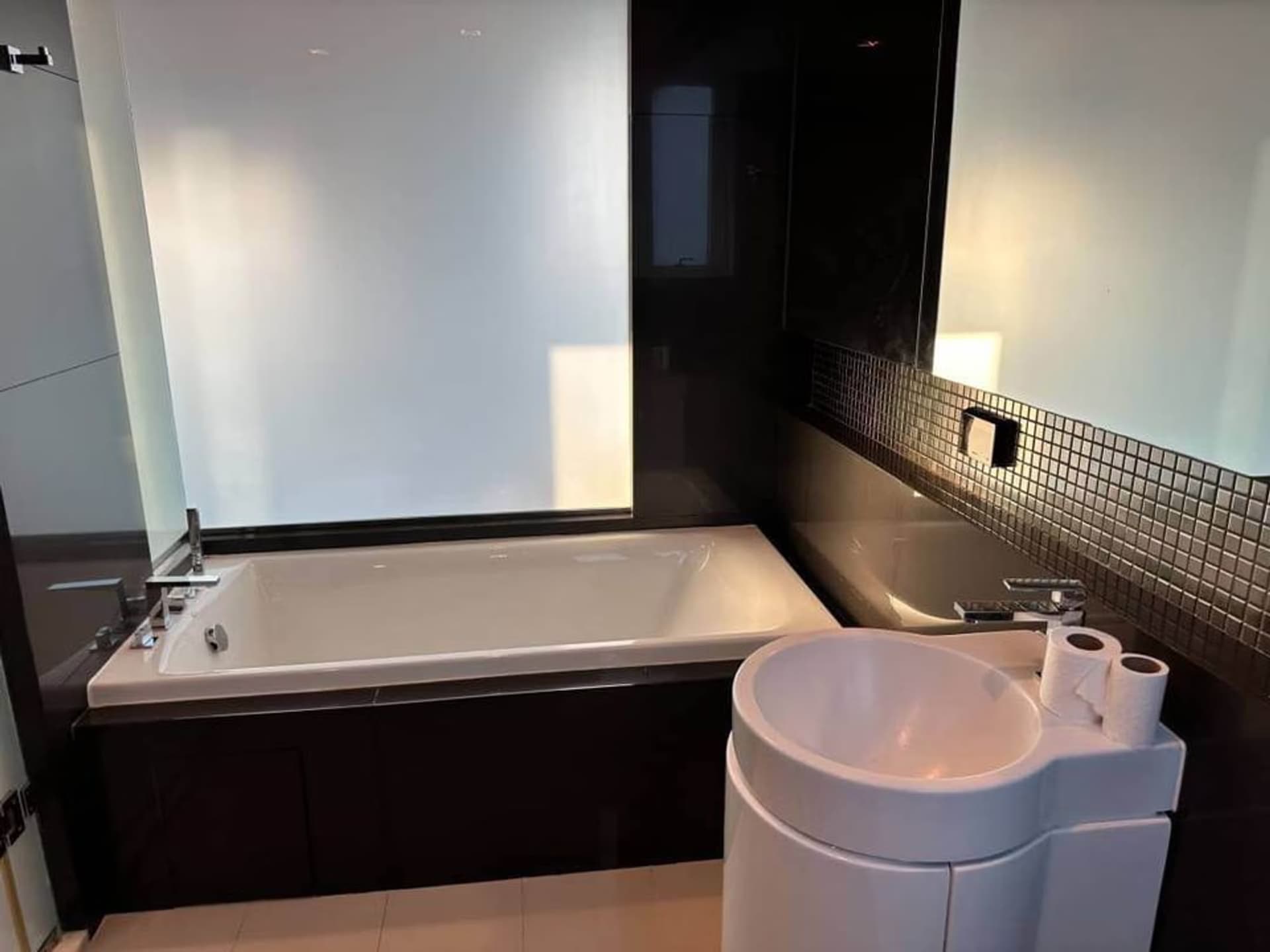 2 Bed Condo for Sale in Phaya Thai - Image 6