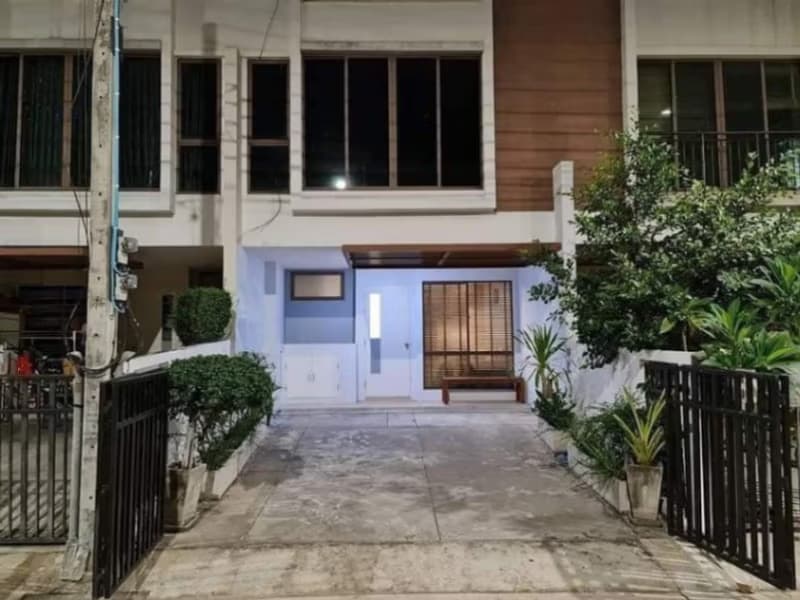 3 Bed House for Rent  Near Bang Chak BTS
