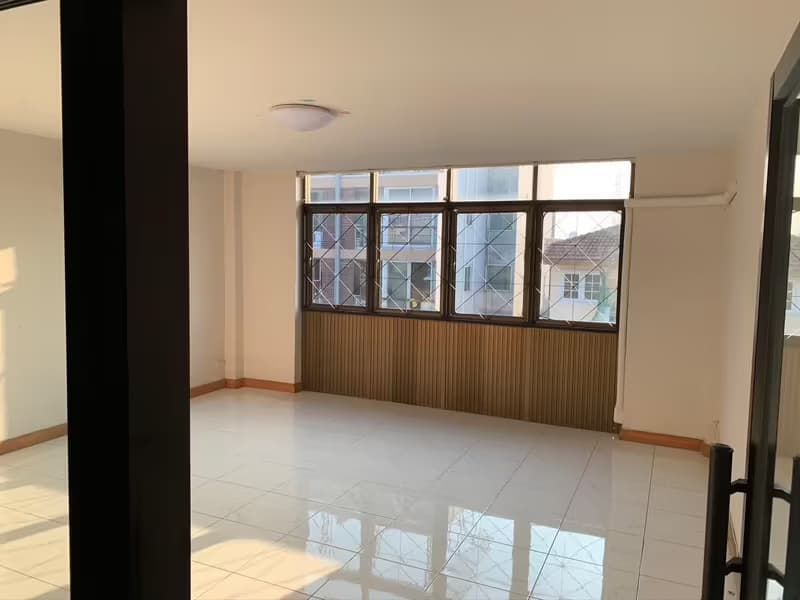 Townhouse for Sale in Huai Khwang