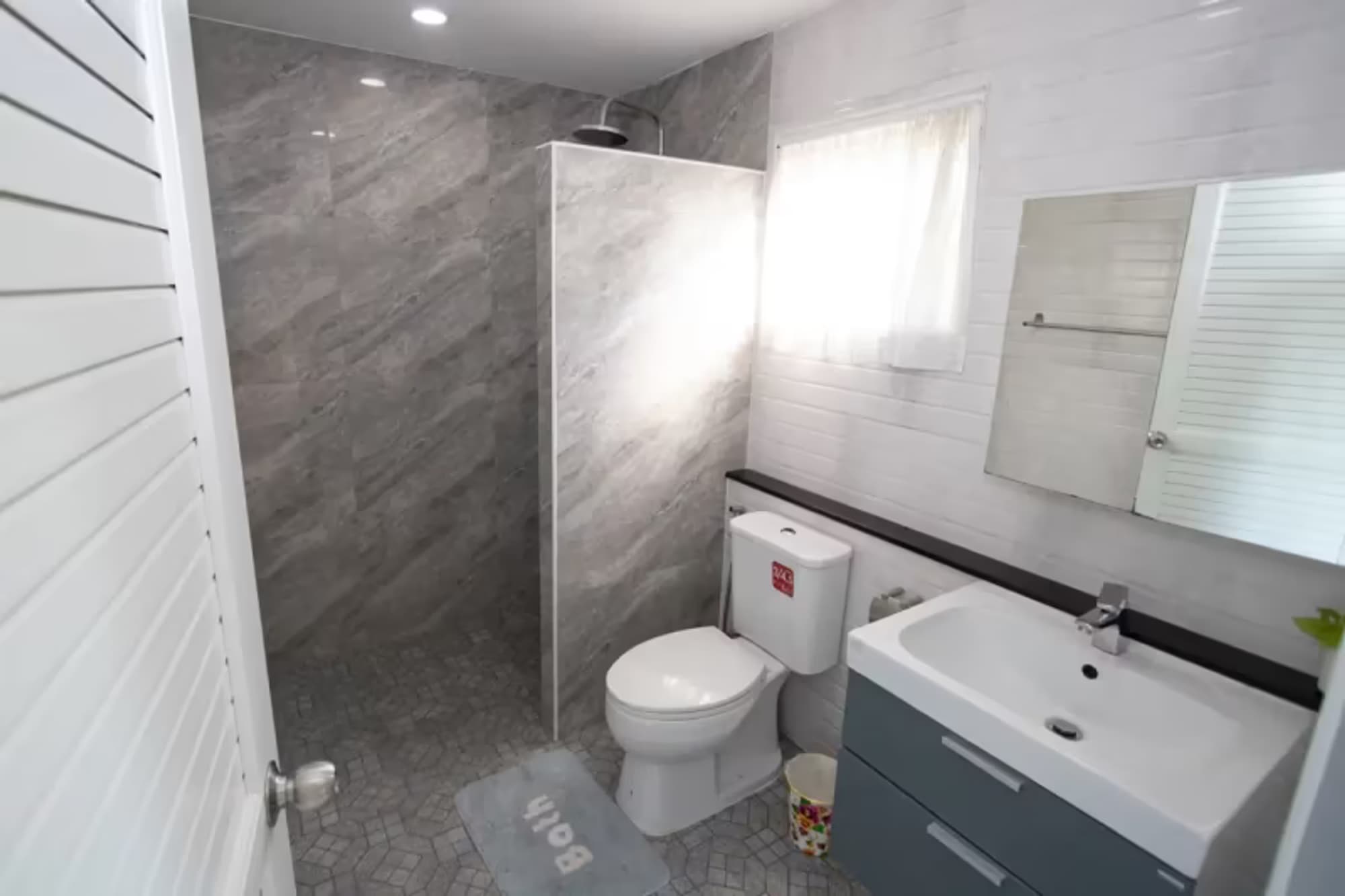 5 Bedroom House - Image 13