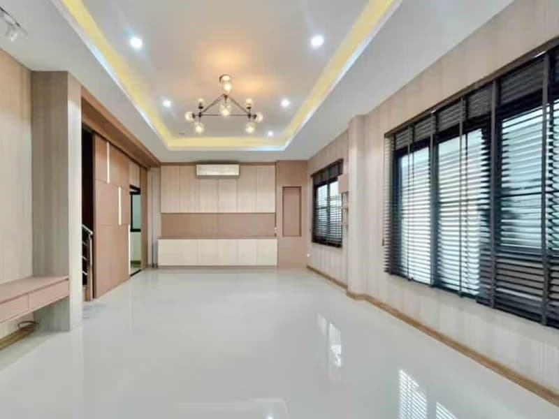 7 Bedroom House
