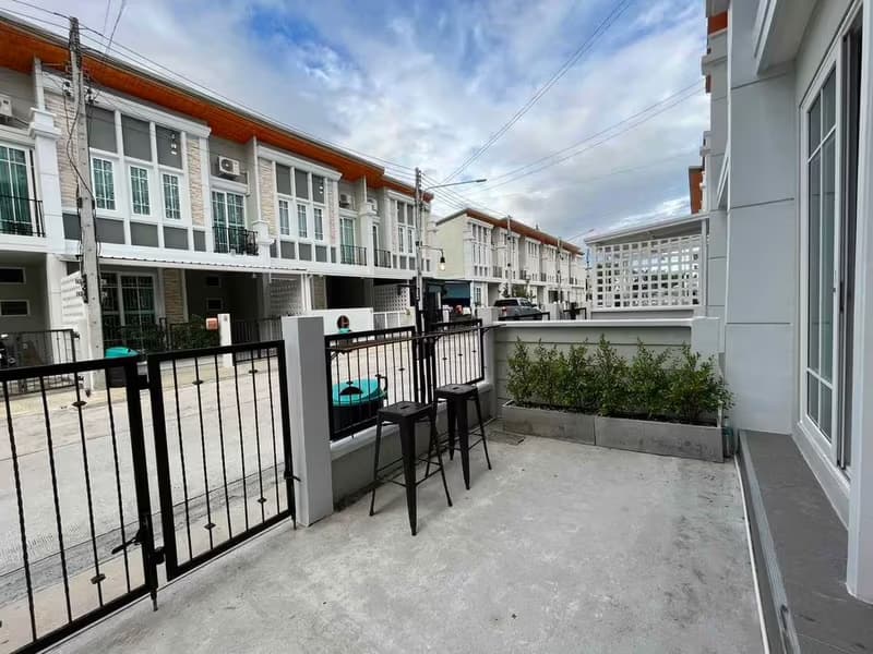 4 Bedroom Townhouse