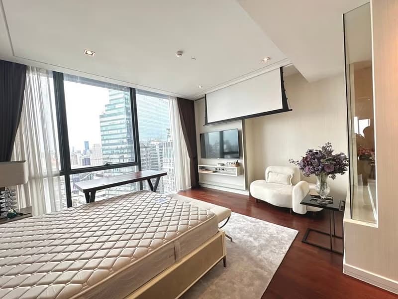 3 Bed Condo for Rent in Watthana