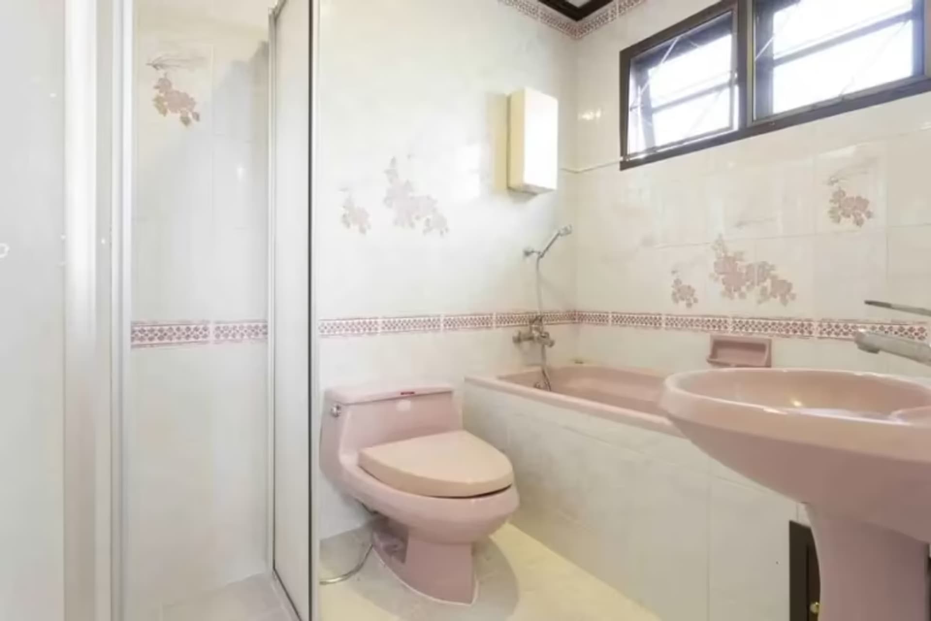 4 Bedroom House - Image 5