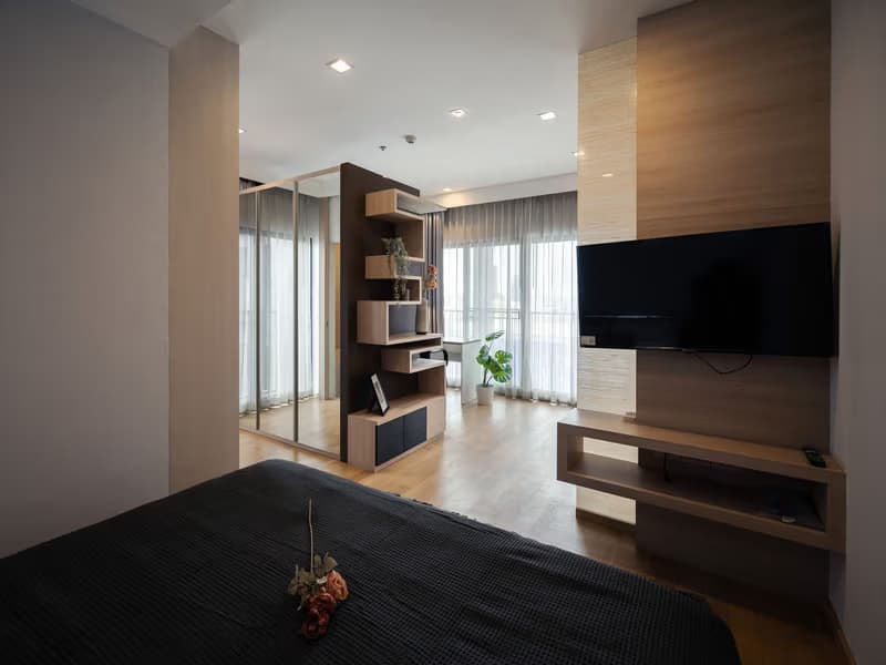 Condo for Sale at Noble Reveal