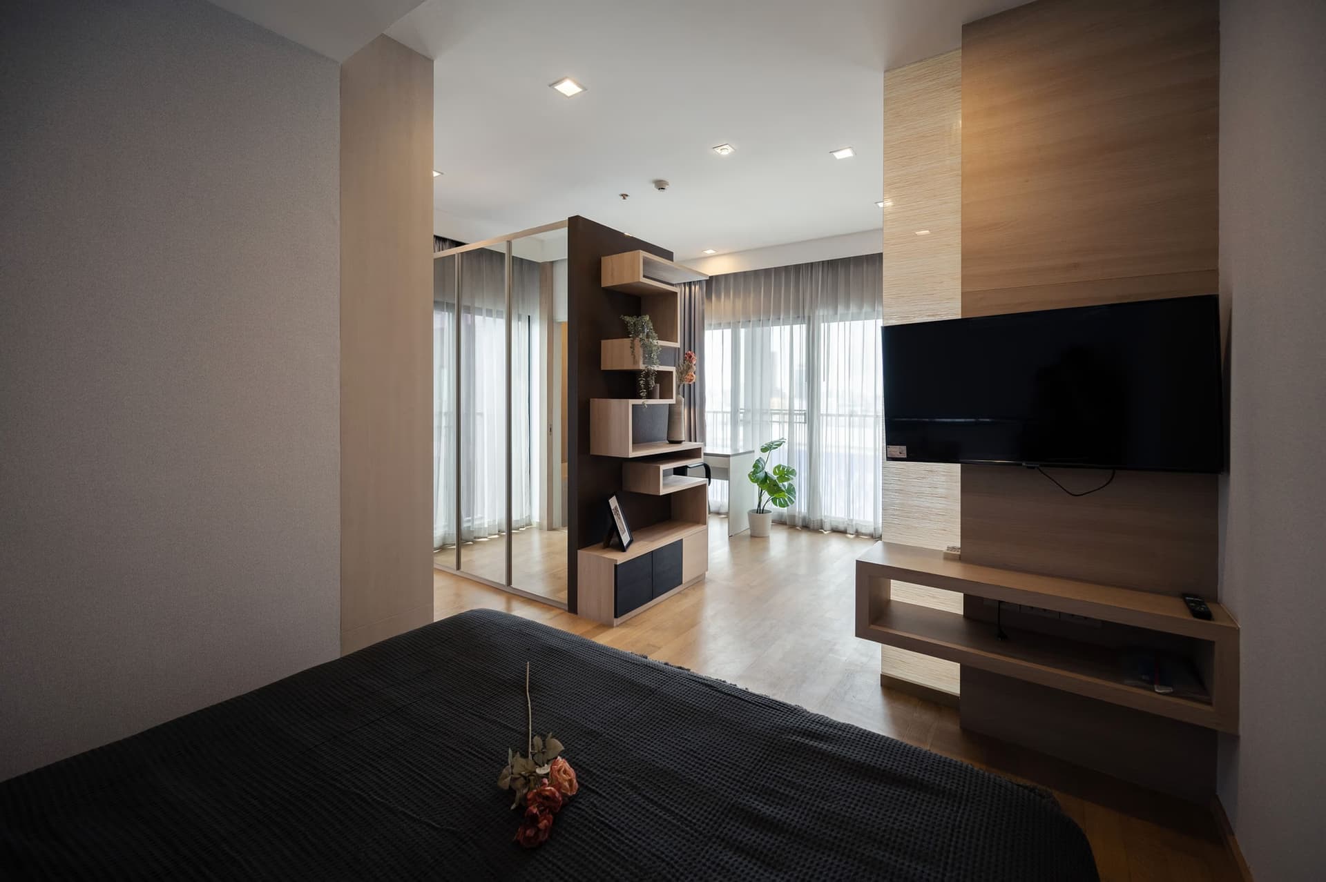 Condo for Sale at Noble Reveal - Image 24