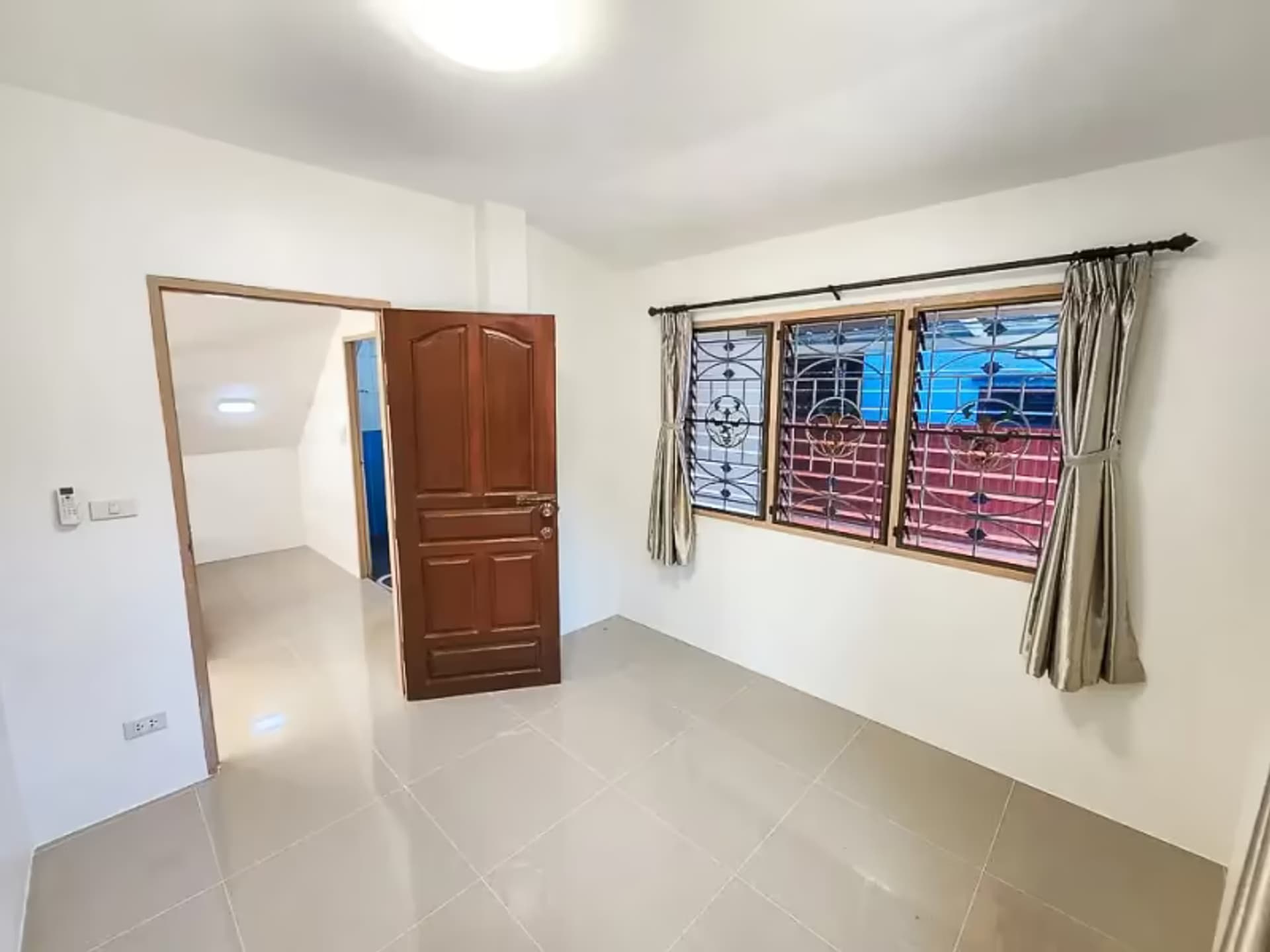 4 Bedroom House - Image 6