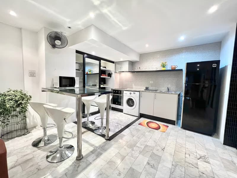 Condo for Rent, Sale at Hillside 3