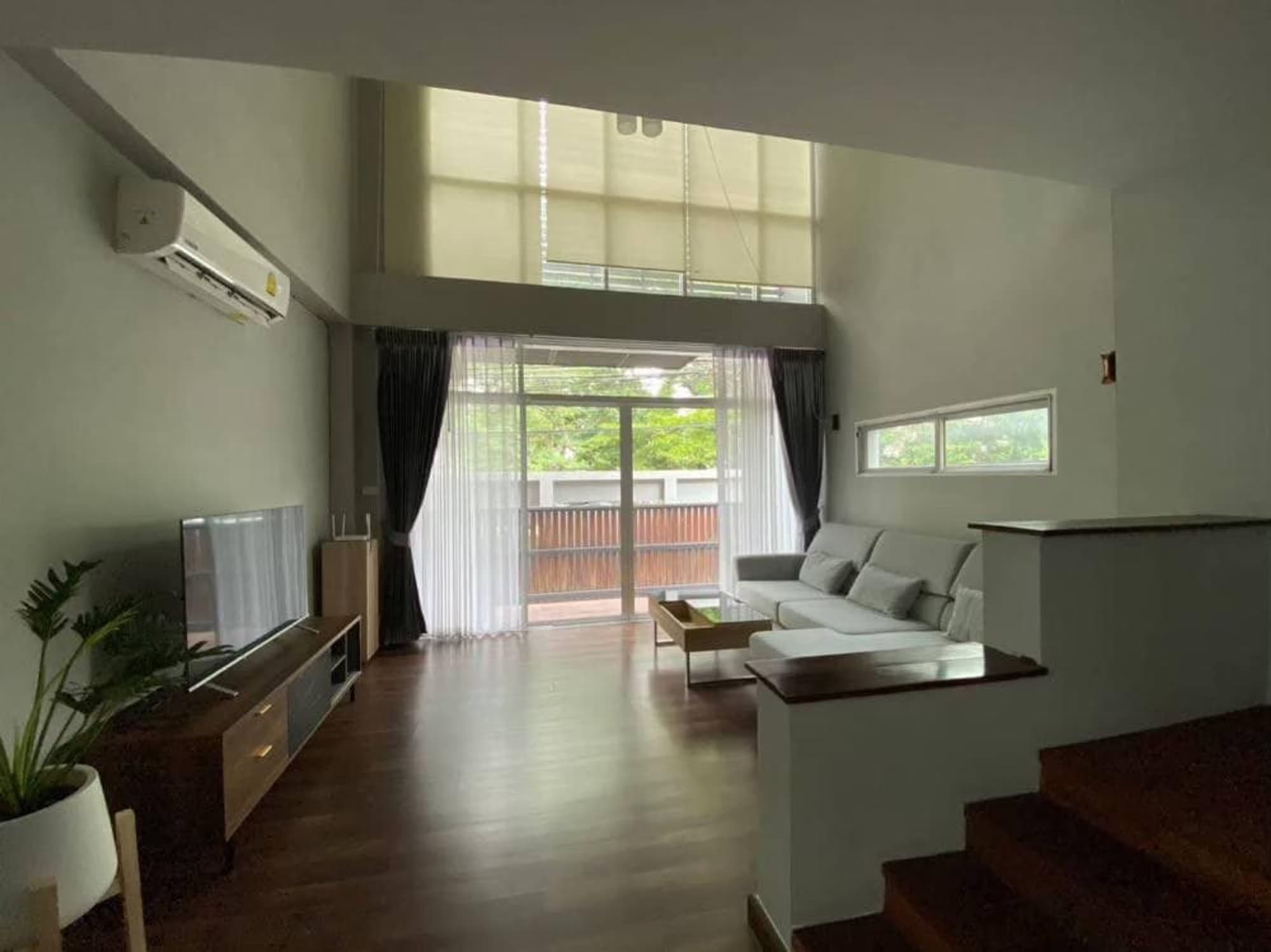 3 Bed House for Rent and Sale in Watthana - Image 9