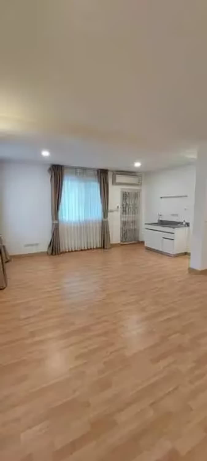 5 Bedroom House - Image 29