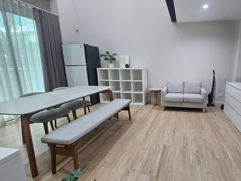 3 Bed Townhouse for Rent in Saphan Sung