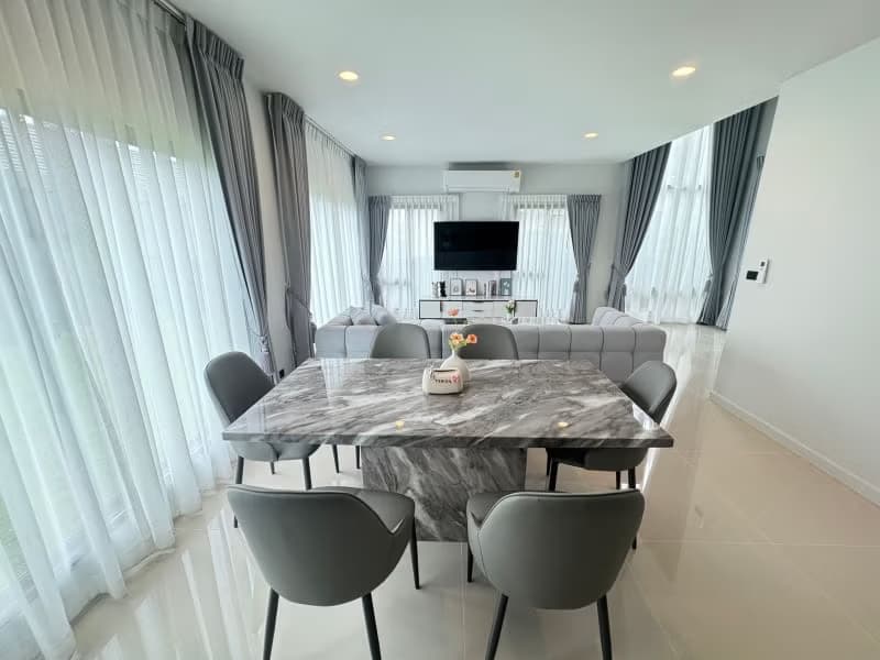 4 Bed House for Rent in Bang Kapi