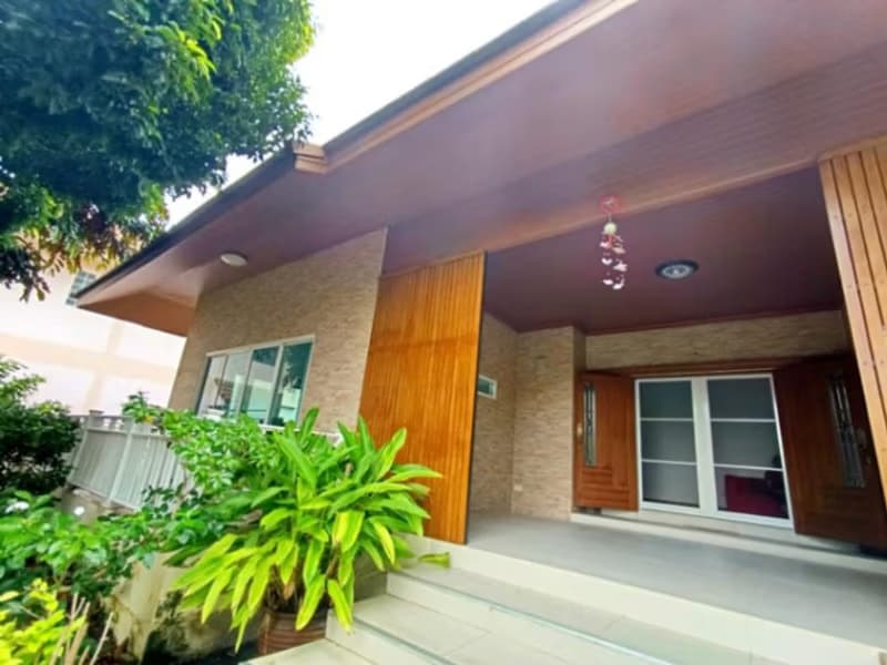 4 Bed House for Rent in Mueang Chiang Mai