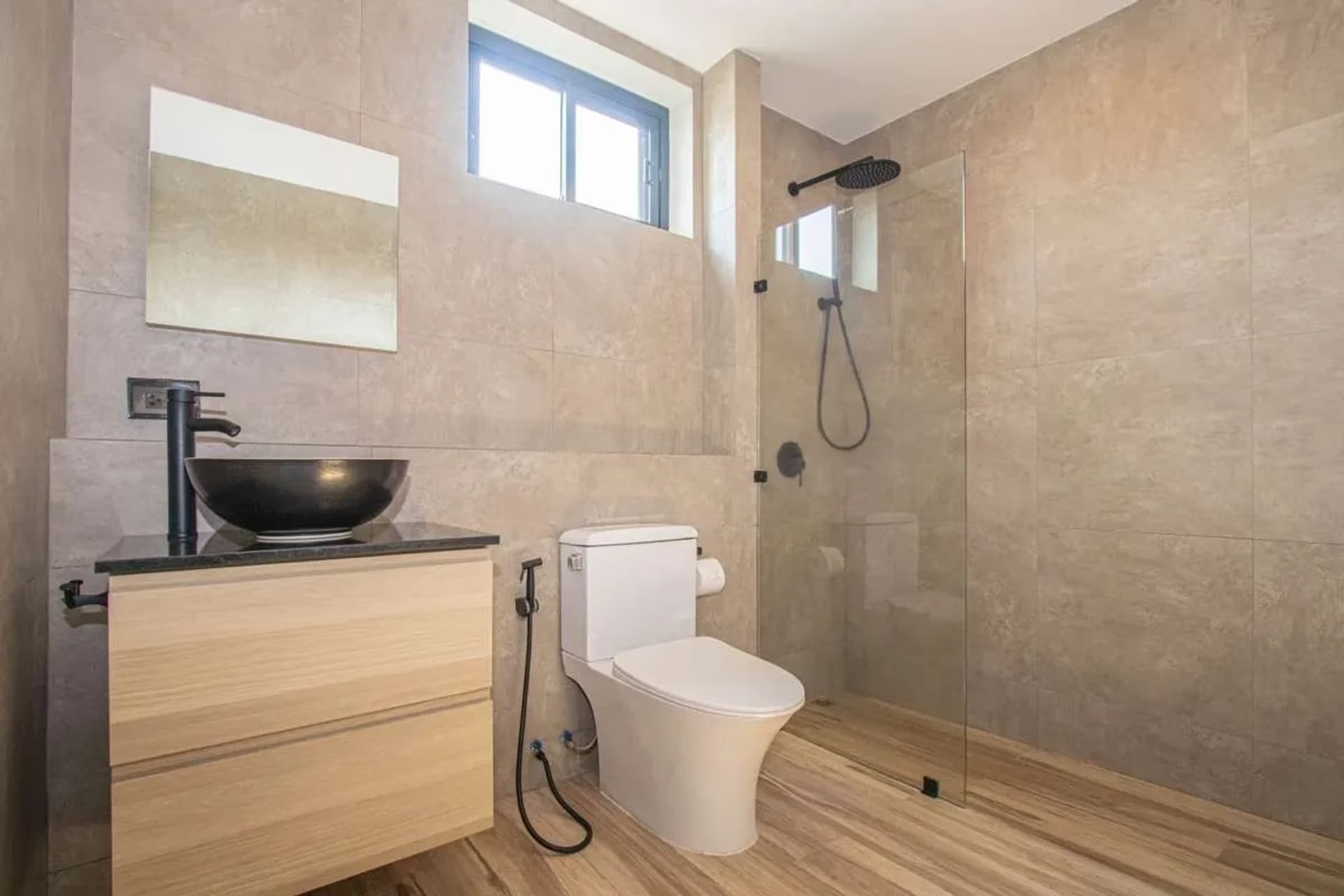 Contemporary 5-Bedroom House for Sale near Kad Farang - Image 14