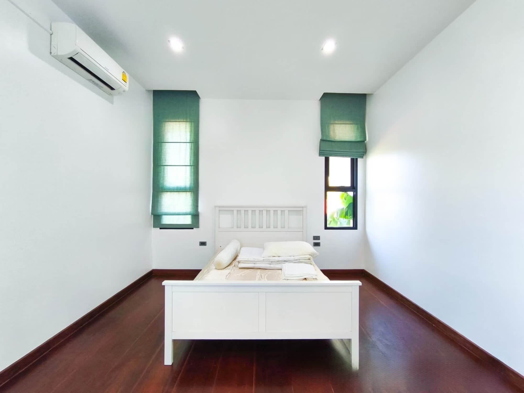 7 Bed House for Rent in Saraphi District - Image 17