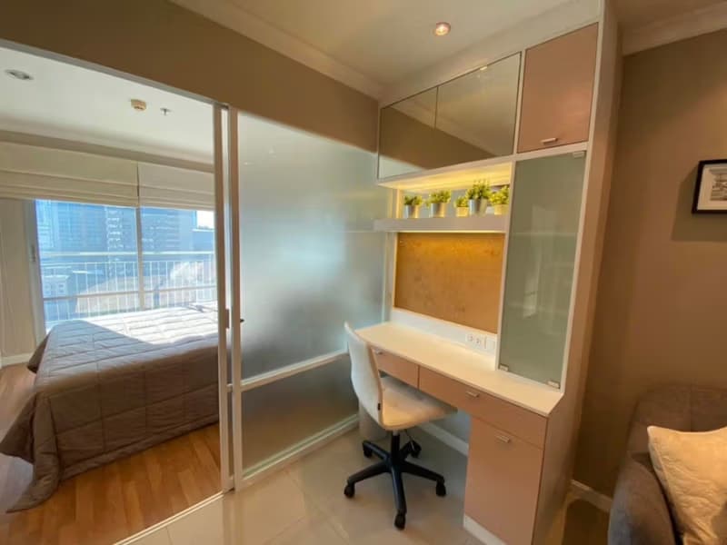 1 Bed Condo for Rent and Sale  Near Phra Ram 9 MRT