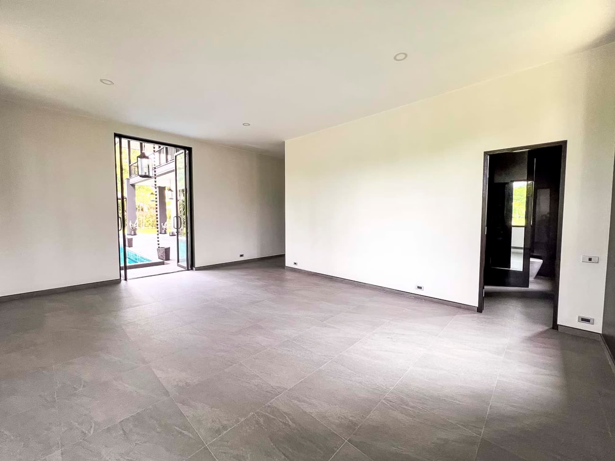 Luxury Lakeside Home for Sale in Mae RIm - Image 27