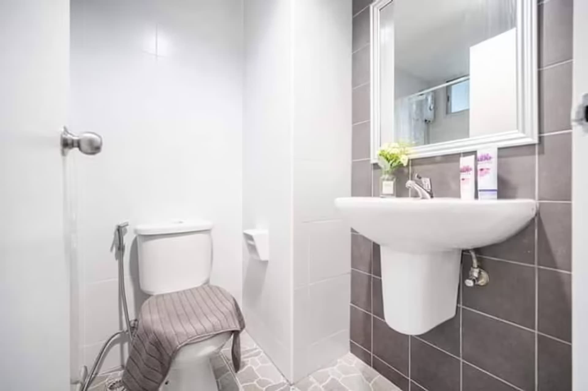 1 Bedroom Condo - Image 2
