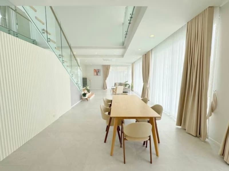 4 Bed house for Rent in San Kamphaeng