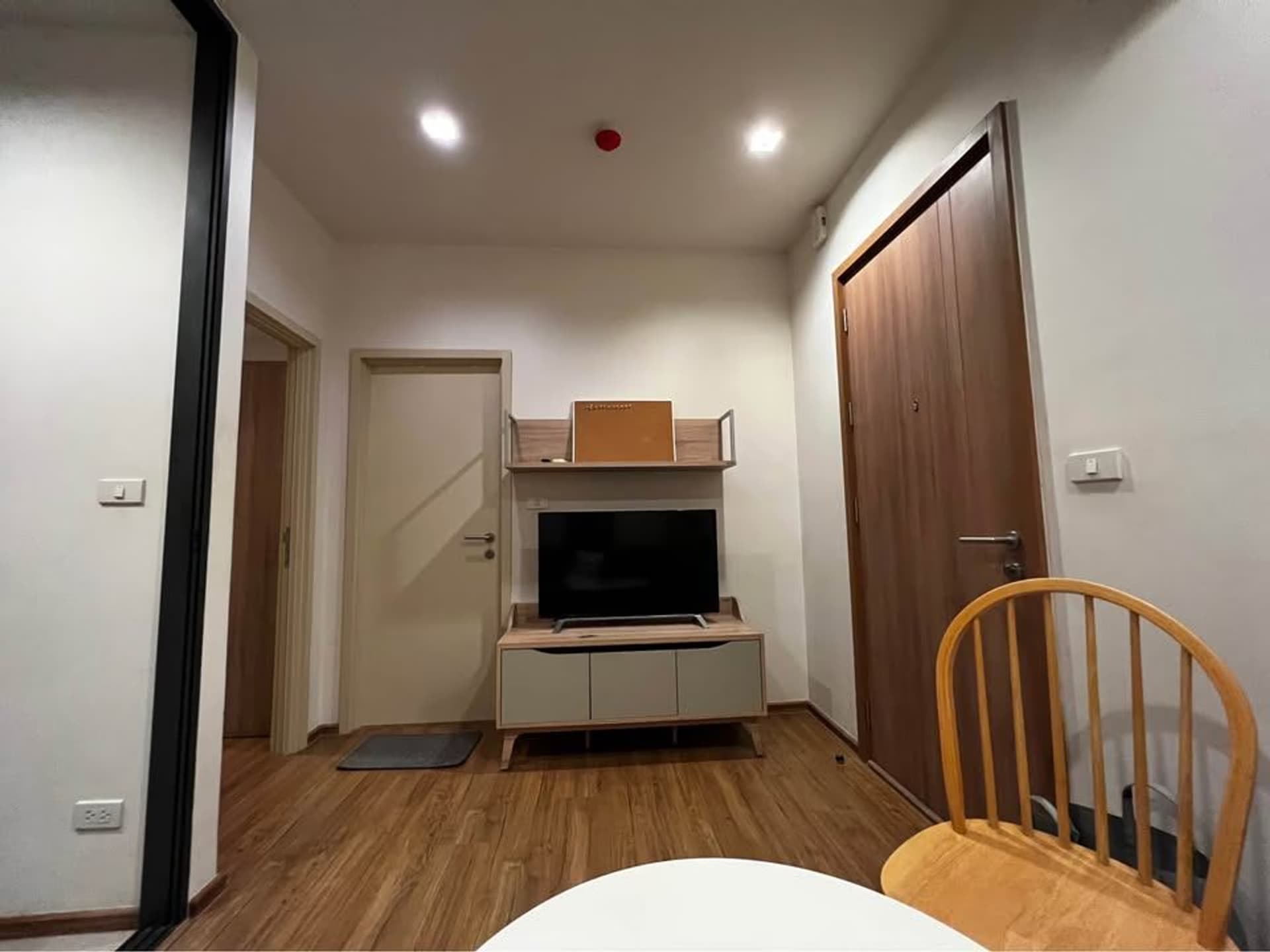 1 Bed Condo for Sale in Watthana - Image 2