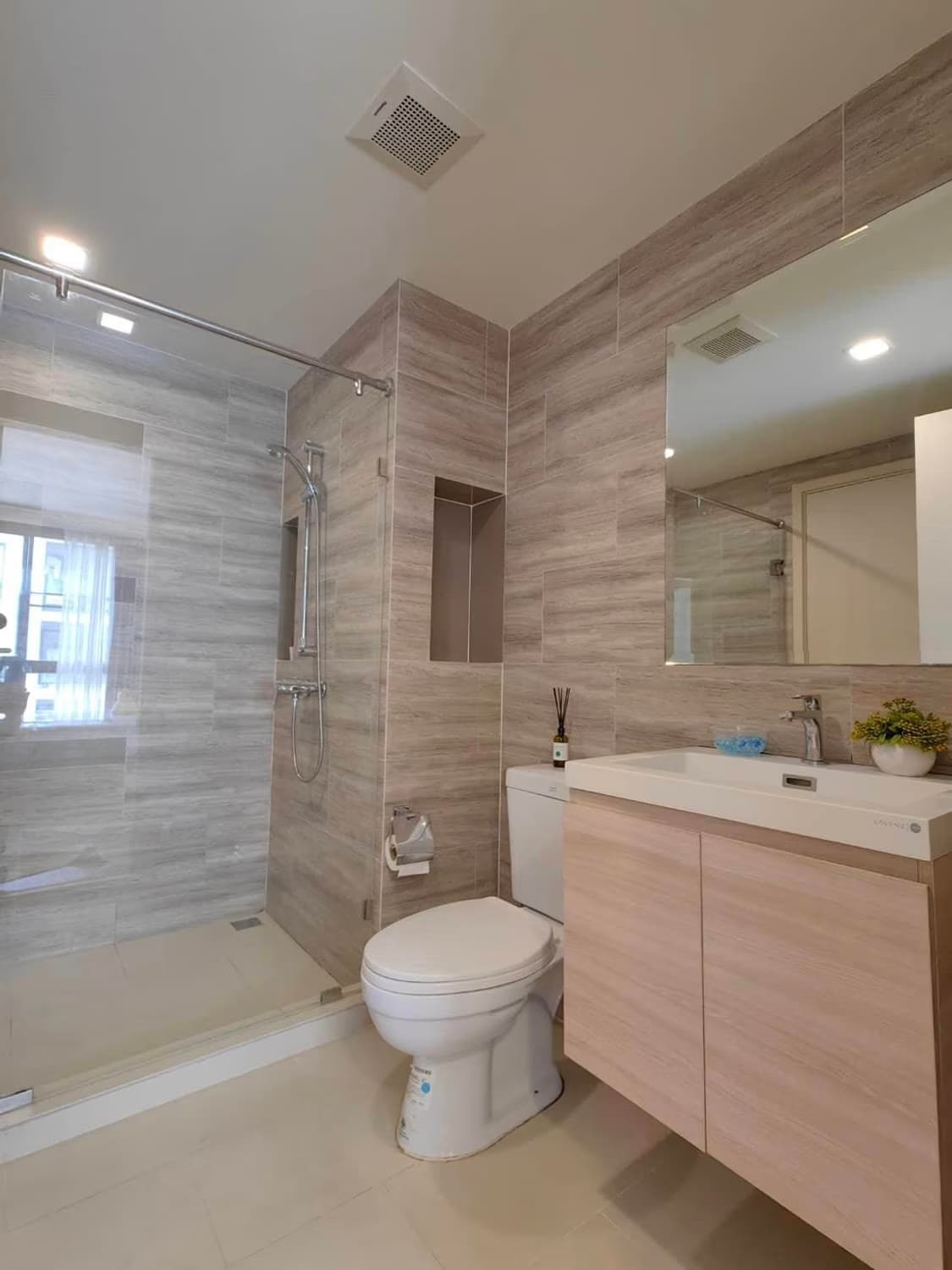 2 ห้องนอน Condo สำหรับ ขายและจำหน่าย ใกล้ Thailand Cultural Centre MRT - Image 10