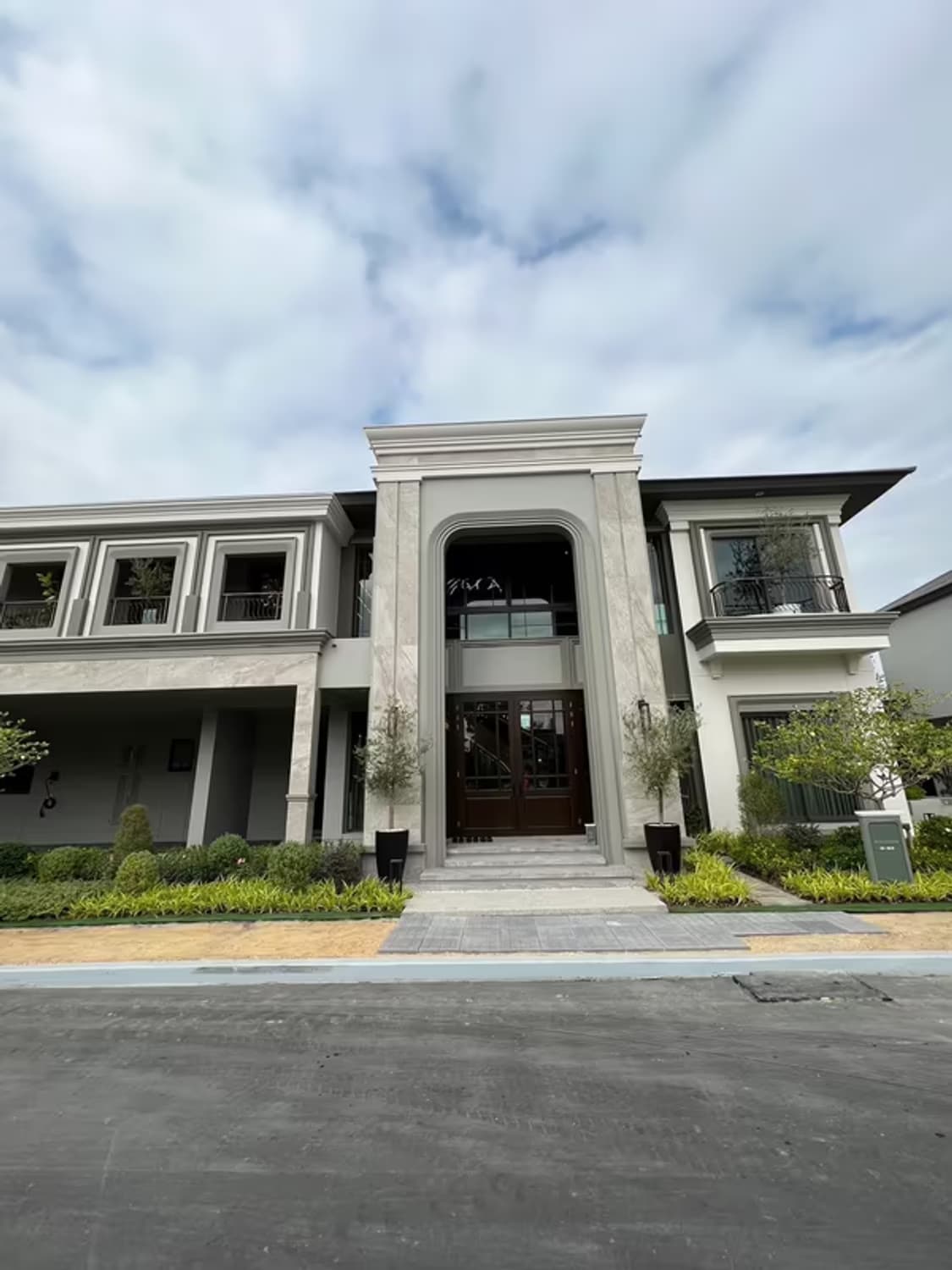 5 Bedroom House - Image 11