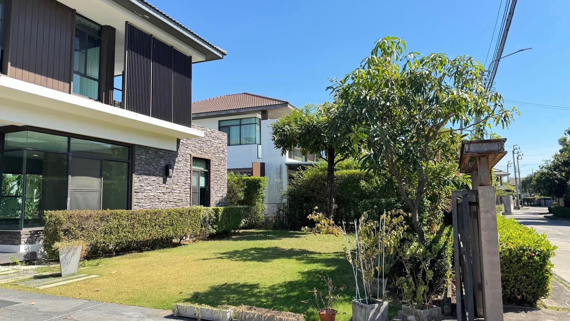 House for Sale at Manthana Rama 9 - Srinakarin - Image 2